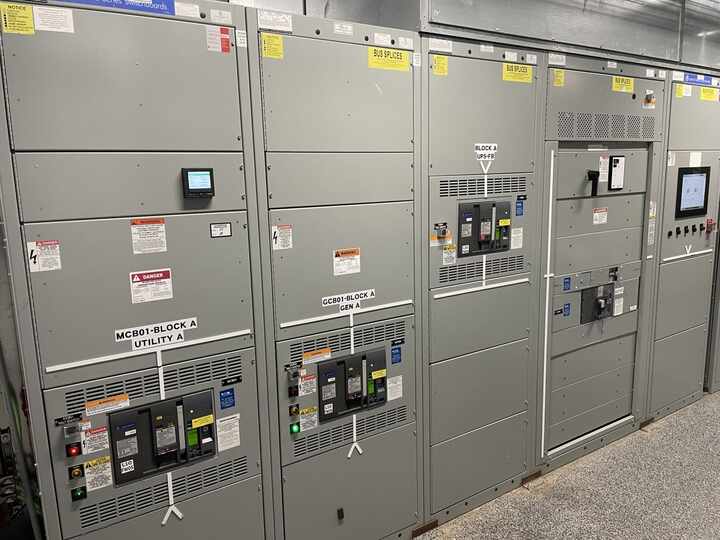 Eaton dual-source main switchgear